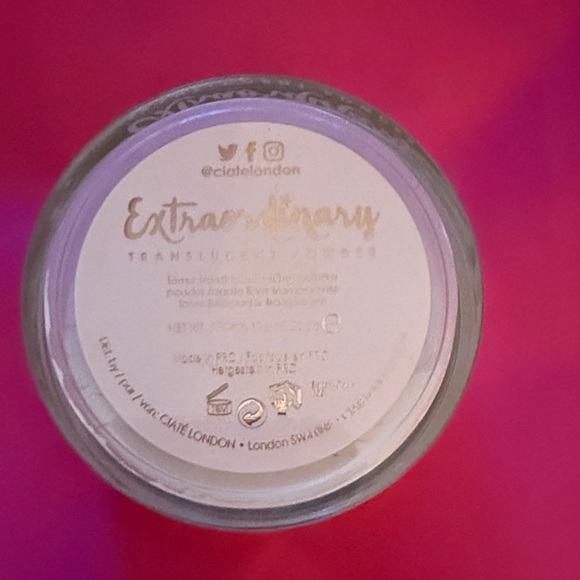 Ciate London Extraordinary Translucent Powder - Picture 2 of 2